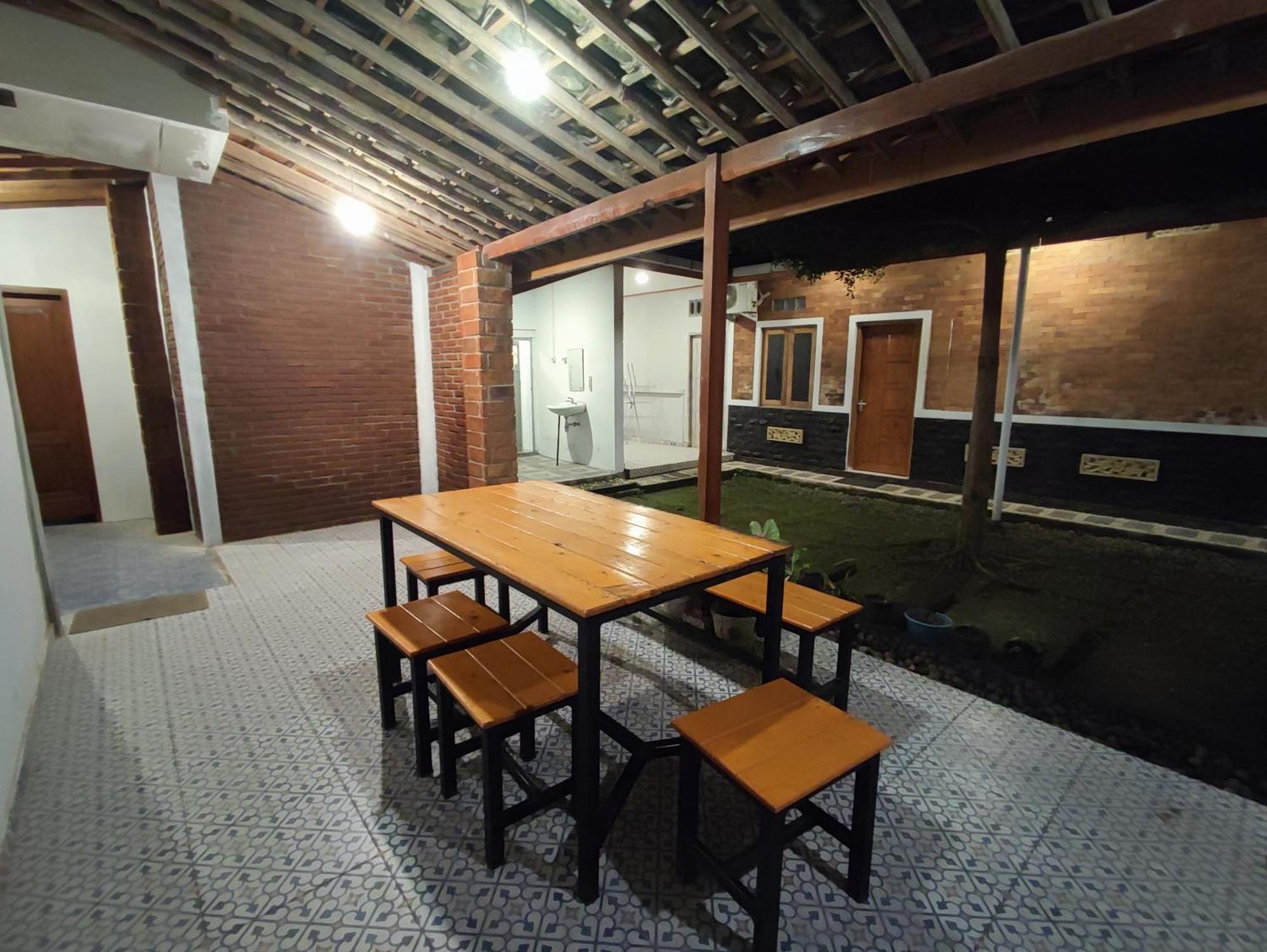 Genthong Homestay Magelang Zewnętrze zdjęcie